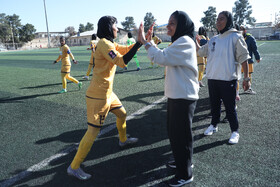 هفته سیزدهم لیگ برتر فوتبال بانوان؛ فرا ایساتیس کران - خاتون بم