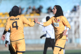 هفته سیزدهم لیگ برتر فوتبال بانوان؛ فرا ایساتیس کران - خاتون بم