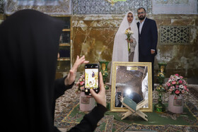 همزمانی اعیاد مذهبی با ولادت حضرت علی(ع)، باعث افزایش برگزاری آیین عقد در حرم رضوی می‌شود.