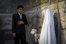 بسیاری از زوج‌های جوان، ایام ولادت حضرت علی(ع) را زمان مناسبی برای برگزاری عقد بالاسر حضرت می‌دانند.