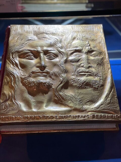 معرفی یکی از بحثبرانگیزترین آثار مذهبی جهان در کاخ نیاوران