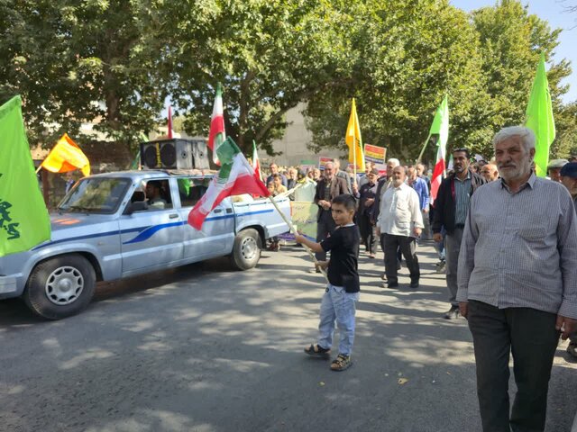 مردم تویسرکان هتک حرمت به قرآن و مقدسات را محکوم کردند