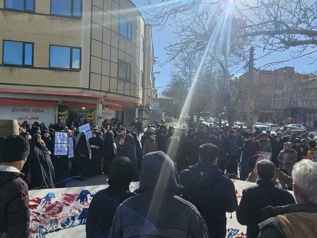 راهپیمایی مردم همدان در محکومیت هتک حرمت به قرآن و مقدسات