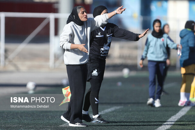 شوک بزرگ در فوتبال بانوان/ خداحافظی با ستاره و سایه سنگین انحلال بر سر خاتون بم