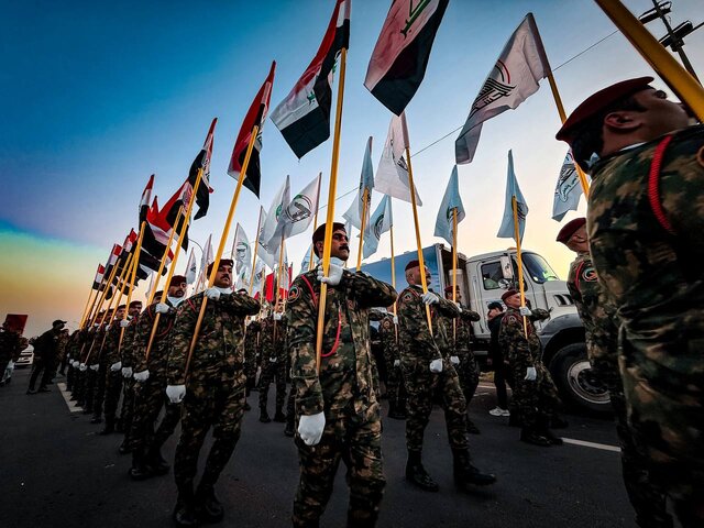 حضور گسترده عراقی‌ها در محل ترور سرداران مقاومت در مسیر فرودگاه بغداد