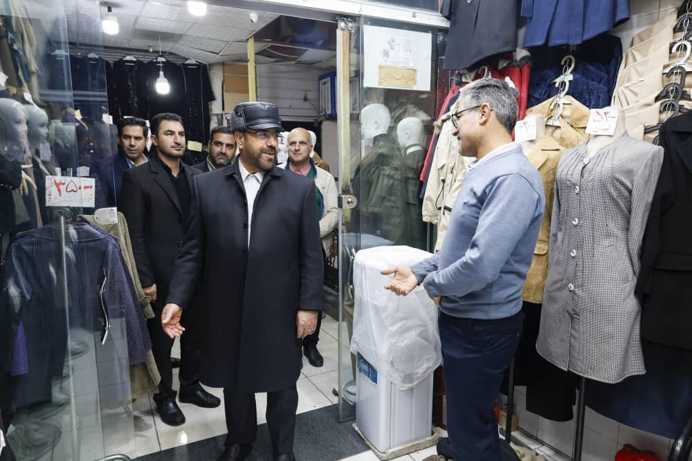 استاندار فارس پای سخنان کسبه و بازاریان شیراز نشست