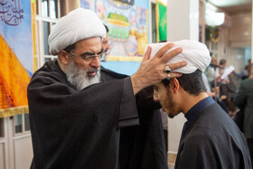 مراسم عمامه گذاری طلاب توسط آیت الله فاضل لنکرانی در روز میلاد امام علی(ع)