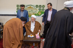 آیت الله ناصر مکارم شیرازی و آیت الله سید احمد خاتمی در مراسم عمامه گذاری طلاب در روز میلاد امام علی(ع)