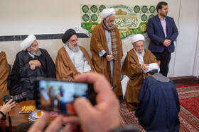 مراسم عمامه گذاری طلاب توسط آیت الله ناصر مکارم شیرازی در روز میلاد امام علی(ع)