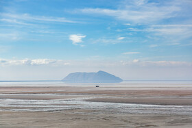 خشک‌شدن دریاچه ارومیه پیامدهای گسترده زیست‌محیطی از جمله افزایش طوفان‌های نمکی و ریزگردها، تغییر اقلیم محلی و کاهش تنوع گونه‌های گیاهی و جانوری را به همراه داشته است.