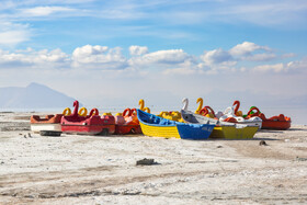 خشکشدن دریاچه، به افول صنعت گردشگری منطقه و از بین رفتن بخشی از کسبوکارهای وابسته انجامیده است.