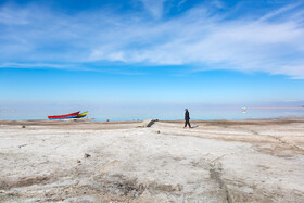 خشک‌شدن دریاچه، به افول صنعت گردشگری منطقه و از بین رفتن بخشی از کسب‌وکارهای وابسته انجامیده است.