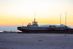 خشک‌شدن دریاچه، به افول صنعت گردشگری منطقه و از بین رفتن بخشی از کسب‌وکارهای وابسته انجامیده است.