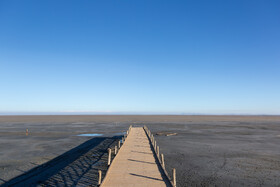 خشک‌شدن دریاچه، به افول صنعت گردشگری منطقه و از بین رفتن بخشی از کسب‌وکارهای وابسته انجامیده است.