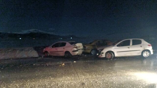 تصادف زنجیره‌ای در آزادراه شیراز- اصفهان یک فوتی و ۱۰ مصدوم برجای گذاشت