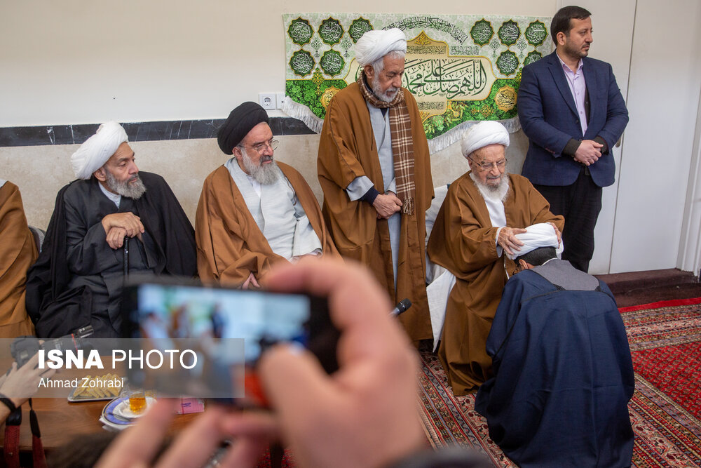 مراسم عمامه گذاری طلاب در روز میلاد امام علی(ع)