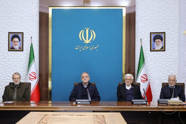 اخبار سیاسی ۱۴ دی؛ اجرای وعده پزشکیان برای ۸۰ میلیون ایرانی/تکذیب مرگ «ساغر اعتمادی»