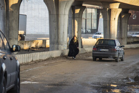 در حال حاضر در زیر گذر پل امام علی(ع) برای عبور و مرور افراد پیاده مسیر خاصی احداث نشده است.