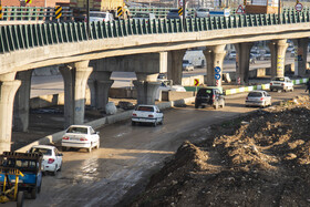 مسیر زیر گذر پل امام علی(ع)همچنان خاکی است و در شرایط هوای بارانی تردد به سختی صورت میگیرد.