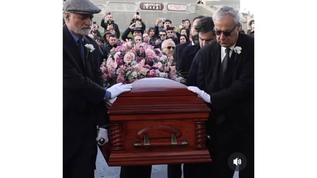 خاکسپاری بهرام بیضایی با نوای حسین علیزاده و مناجاتخوانی مژده شمسایی