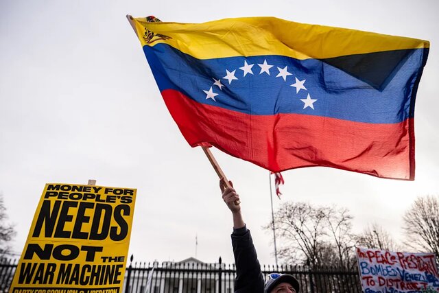 تجمعات در آمریکا و مقابل کاخ سفید در اعتراض به حملات به ونزوئلا و دستگیری مادورو