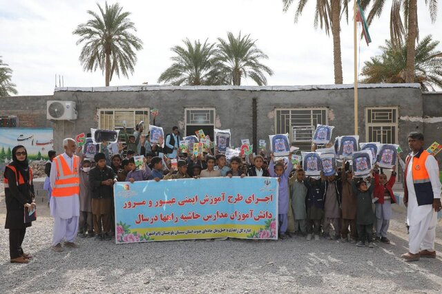 اجرای طرح آموزش ایمنی مدارس حاشیه راه‌ها در جنوب سیستان و بلوچستان