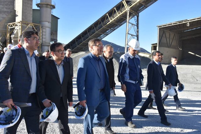 معاون استاندار فارس: دنبال پشتیبانی عملی از واحدهای تولیدی هستیم