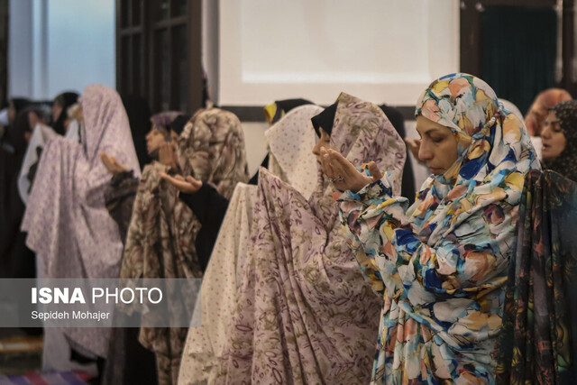 حضور گسترده دانش‌آموزان و بانوان در مراسم اعتکاف زنجان