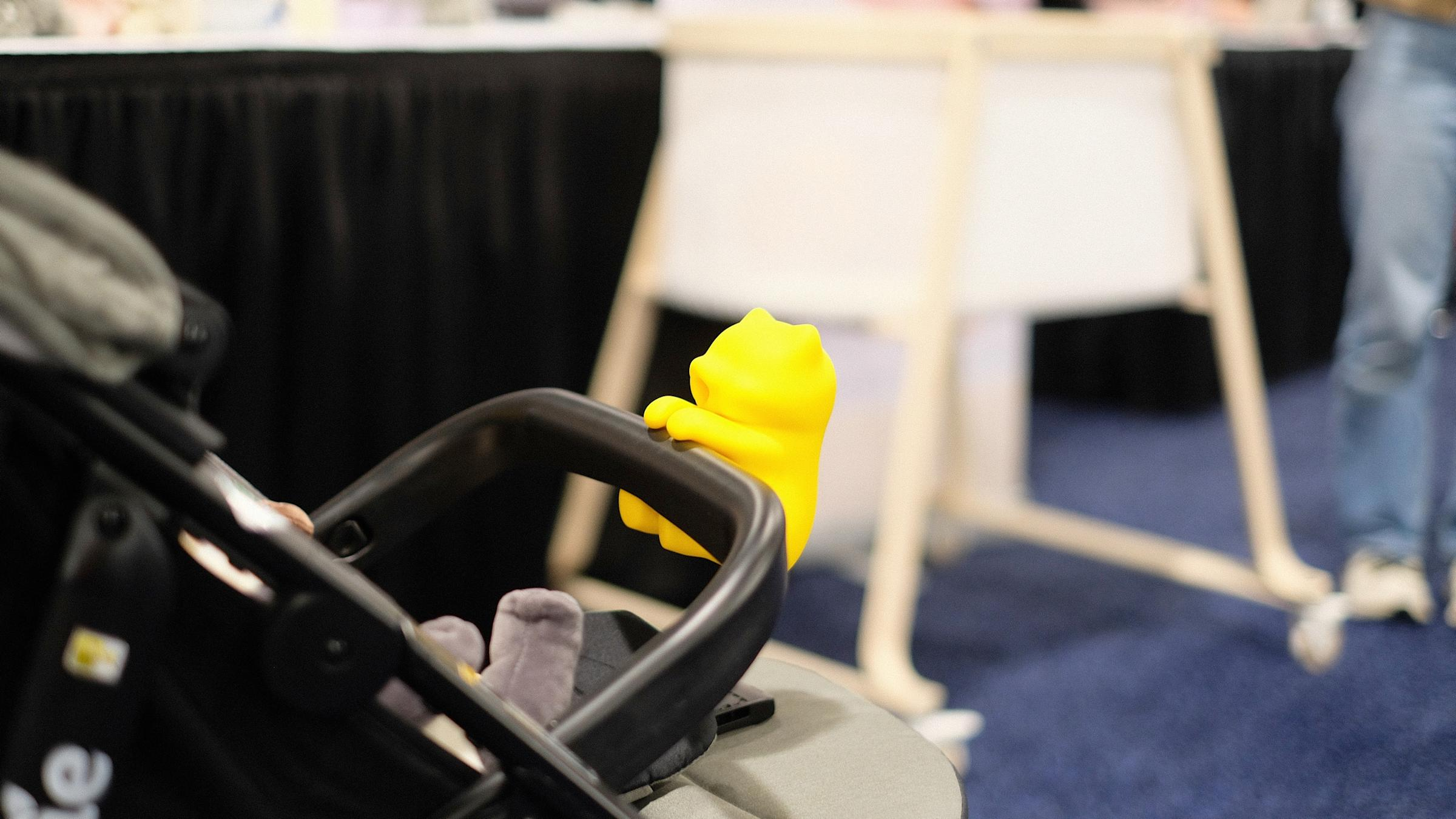 این گربه کوچک نوزادان را فوت می‌کند!