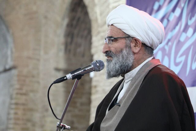 امام جمعه سمنان: دشمن با شایعه‌پراکنی و نشر اکاذیب ‌به‌دنبال برهم‌زدن انسجام ملی است