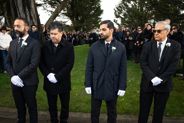 تصاویری تازه از خاکسپاری بهرام بیضایی