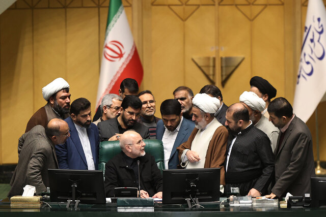 قالیباف سوال از رئیس‌جمهور را از ذوالنور تحویل نگرفت