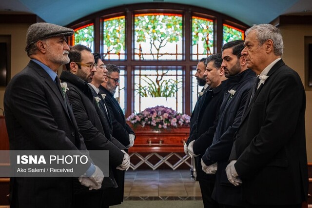 تصاویری تازه از خاکسپاری بهرام بیضایی