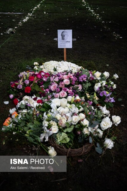 تصاویری تازه از خاکسپاری بهرام بیضایی