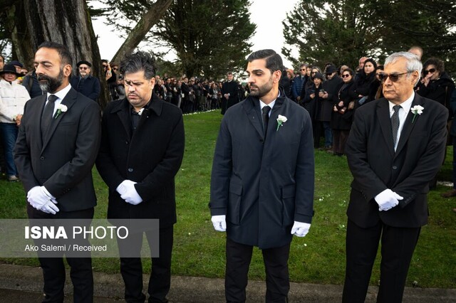 تصاویری تازه از خاکسپاری بهرام بیضایی