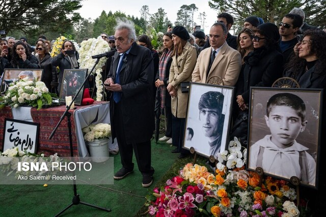 تصاویری تازه از خاکسپاری بهرام بیضایی