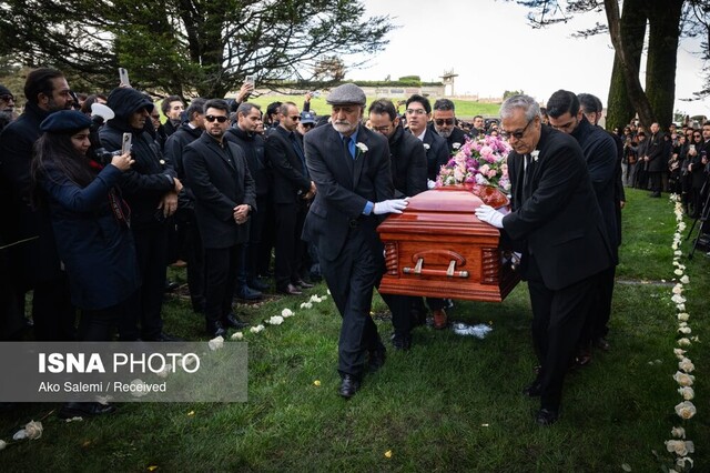تصاویری تازه از خاکسپاری بهرام بیضایی