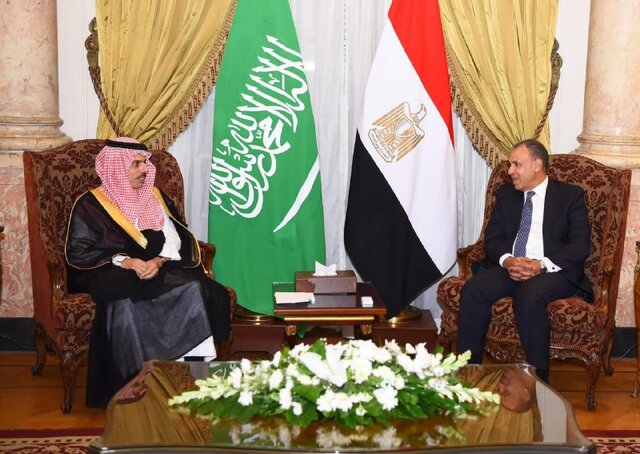 رایزنی‌های بن‌فرحان با مقامات ارشد مصر درباره اوضاع منطقه