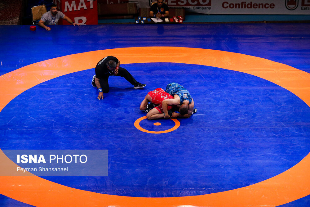 اعزام تیم کشتی آزاد جوانان قم به رقابت‌های قهرمانی کشور