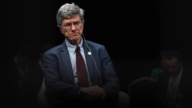 جفری ساکس: عملیات نظامی آمریکا در ونزوئلا اقدامی «بی‌شرمانه و خطرناک» است