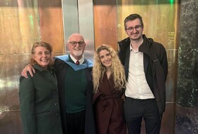 فارغ‌التحصیلی هم‌زمان پدر ۷۰ ساله و دخترش از دانشگاه انگلیسی