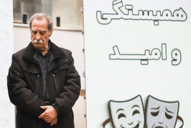 سیاوش طهمورث بازیگر سینما و تئاتر در مراسم رونمایی از پوستر استانی جشنواره بین‌المللی تئاتر فجر در کرمان