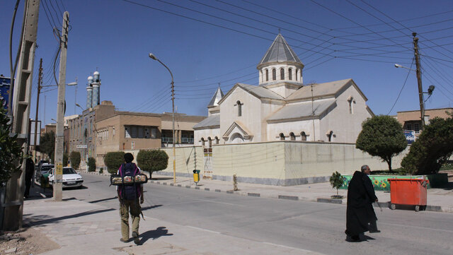 آبادان شگفت‌ انگیز؛ همسایگی کلیسا و مسجد