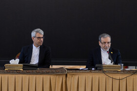 سید‌عباس عراقچی، وزیر امور خارجه و اسماعیل بقایی سخنگوی وزارت خارجه در نشست با سفرا و روسای نمایندگی‌های خارجی مقیم تهران