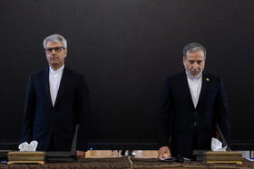 سید‌عباس عراقچی، وزیر امور خارجه و اسماعیل بقایی سخنگوی وزارت خارجه در نشست با سفرا و روسای نمایندگی‌های خارجی مقیم تهران