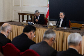 سید‌عباس عراقچی، وزیر امور خارجه و اسماعیل بقایی سخنگوی وزارت خارجه در نشست با سفرا و روسای نمایندگی‌های خارجی مقیم تهران