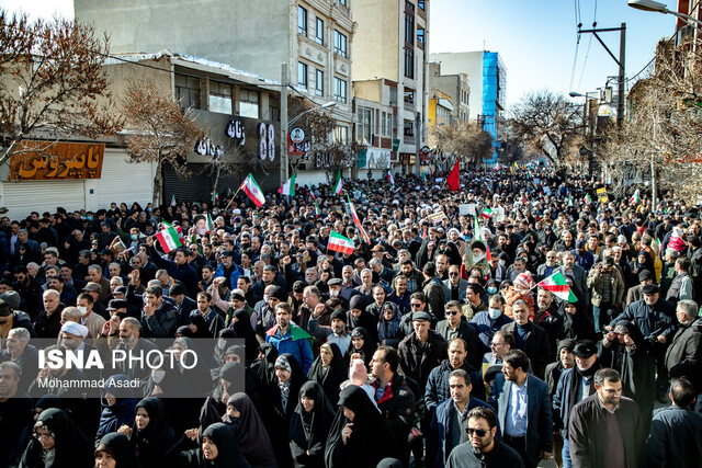 راهپیمایی محکومیت اغتشاشات اخیر در اراک برگزار شد