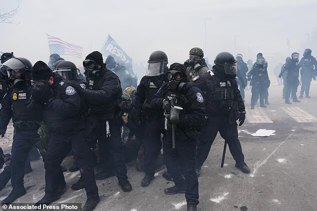 ترامپ به تشدید سرکوب معترضان آمریکایی تهدید کرد