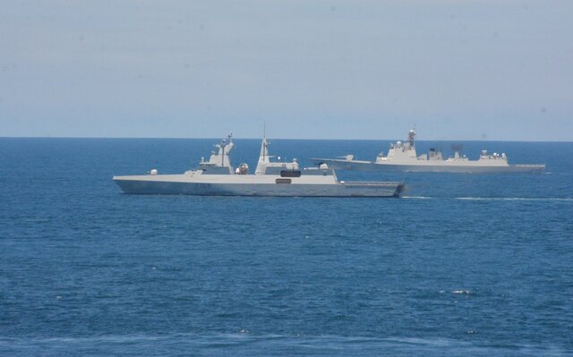 برگزاری رژه دریایی با حضور شناورهای رزمی