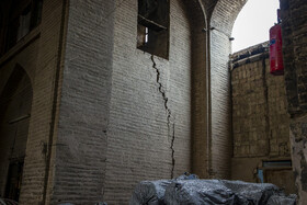 سرای سارو و تقی _ قسمت‌هایی از درشکه‌خانه آن از مدت‌ها پیش به طور کامل ریخته و میراث فرهنگی هم در جریان است، همچنین بخشی از دیوارهای باربَرِ آن ترک ‌های اساسی خورده است.